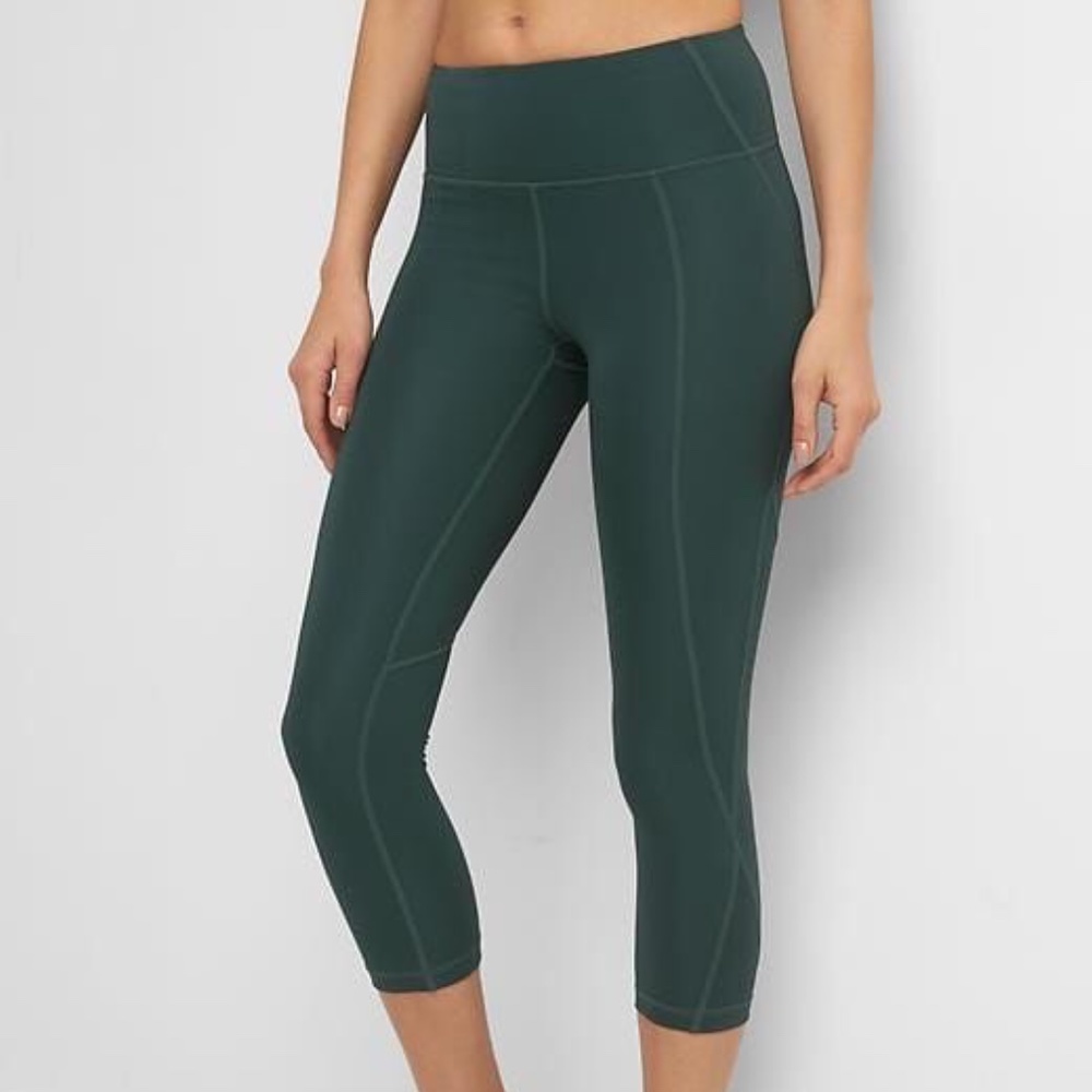 GapFit Green Sculpt Compression Capri Leggings